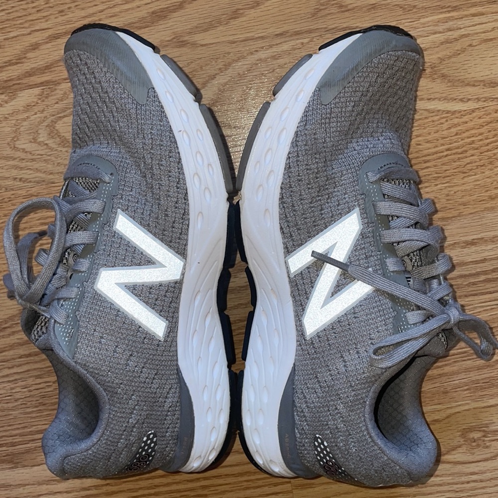 NEW BALANCE 680 Abzorb Women’s Running Shoe Gray size 8